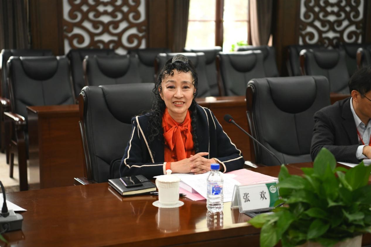 评估专家组组长张欢教授进行考查反馈校党委书记李国庆在专家见面会上